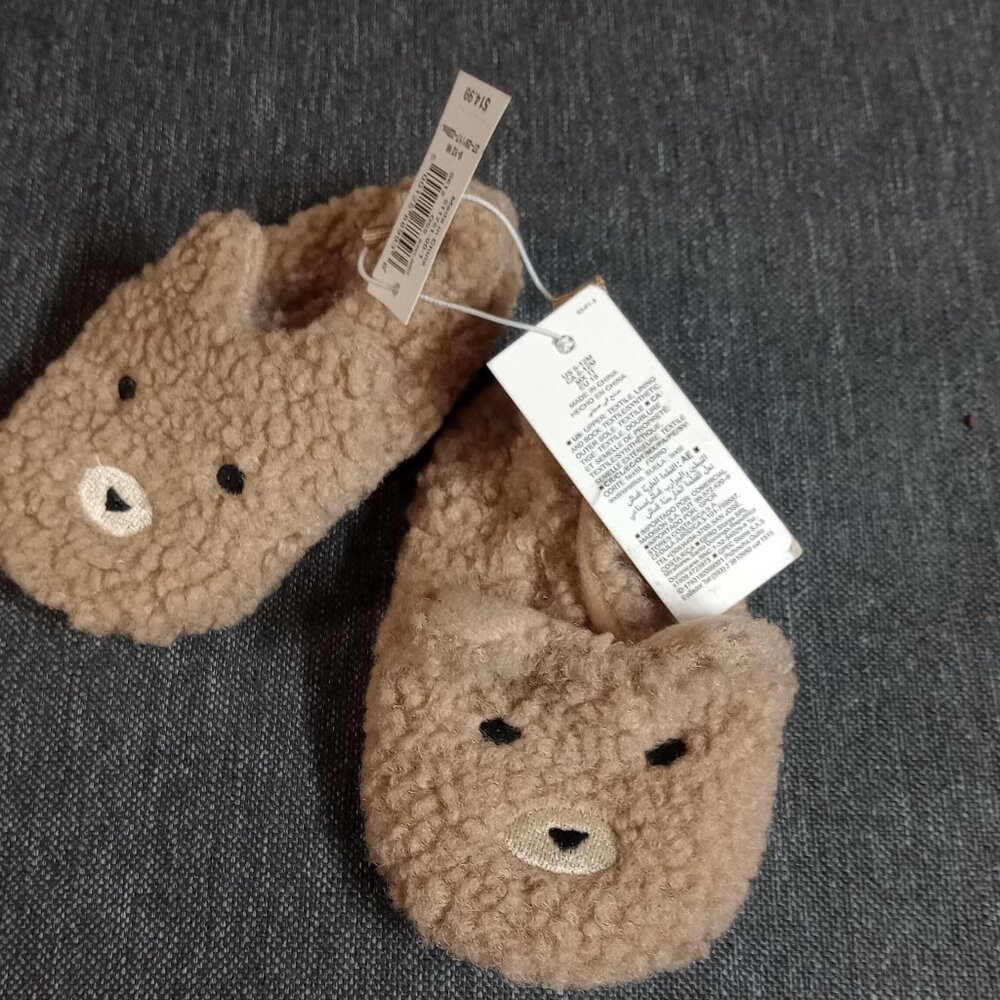 NWT 6-12 months Old Navy Bear Slippers
